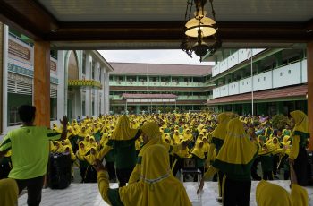 PEMBIASAAN MINGGUAN SENAM KESEHATAN JASMANI